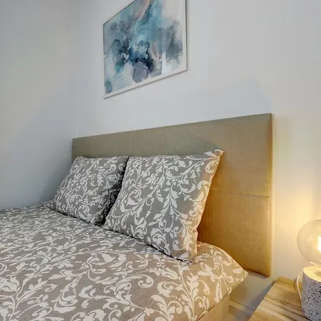 Floor Park With Parking