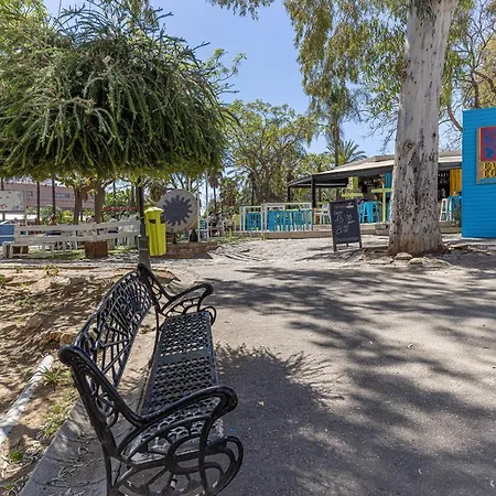 Floor Park With Parking 푸엔히롤라